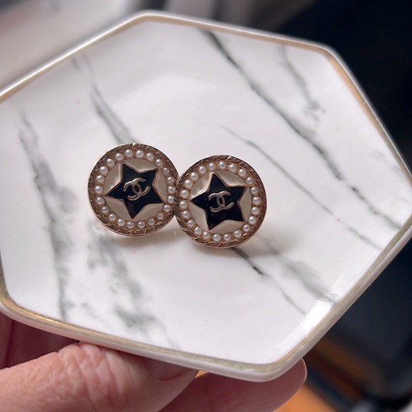 Fashion Button Earrings 🤩🤩 - Picture 1 of 4